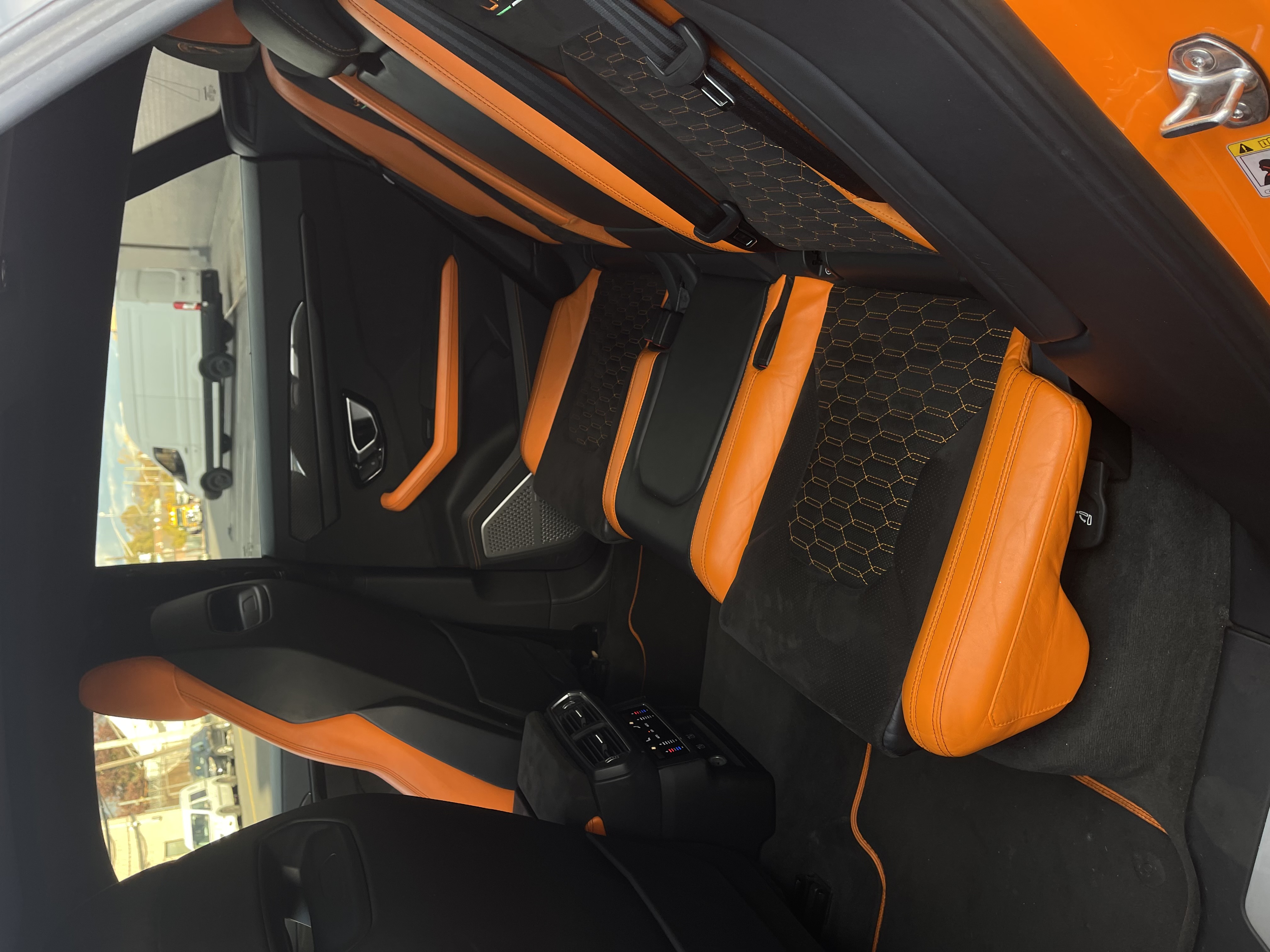 Lamborghini Urus (Orange) thumbnail 4